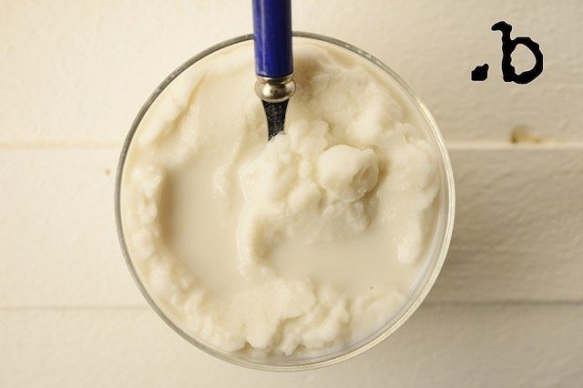 Granita preparata con il latte di mandorle