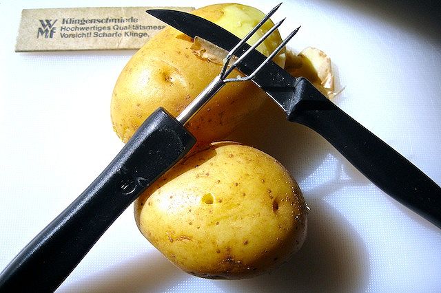 Insalata di patate, pelatura