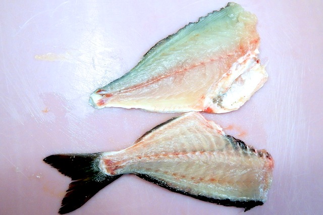 Sfilettare il pesce, secondo filetto, lisca