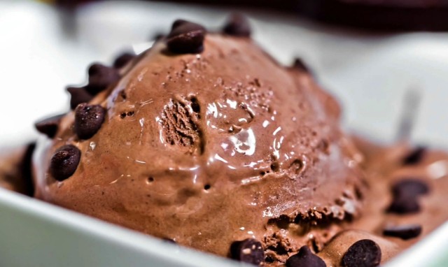 Vaschetta di gelato al cioccolato