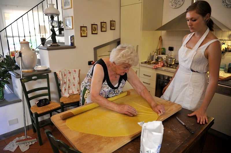 Lezione di cucina con la nonna