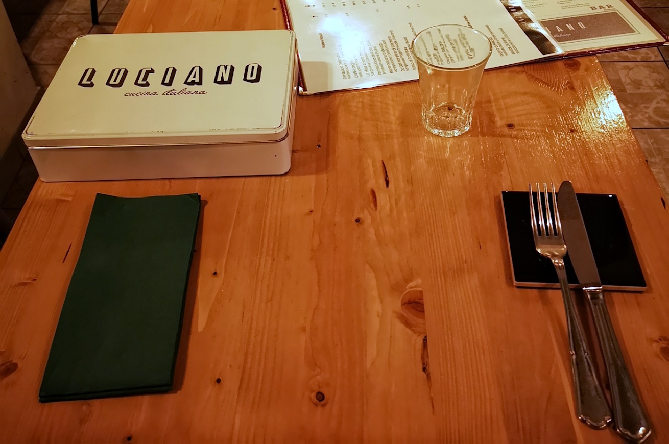 ristorante-luciano-roma-tavolo