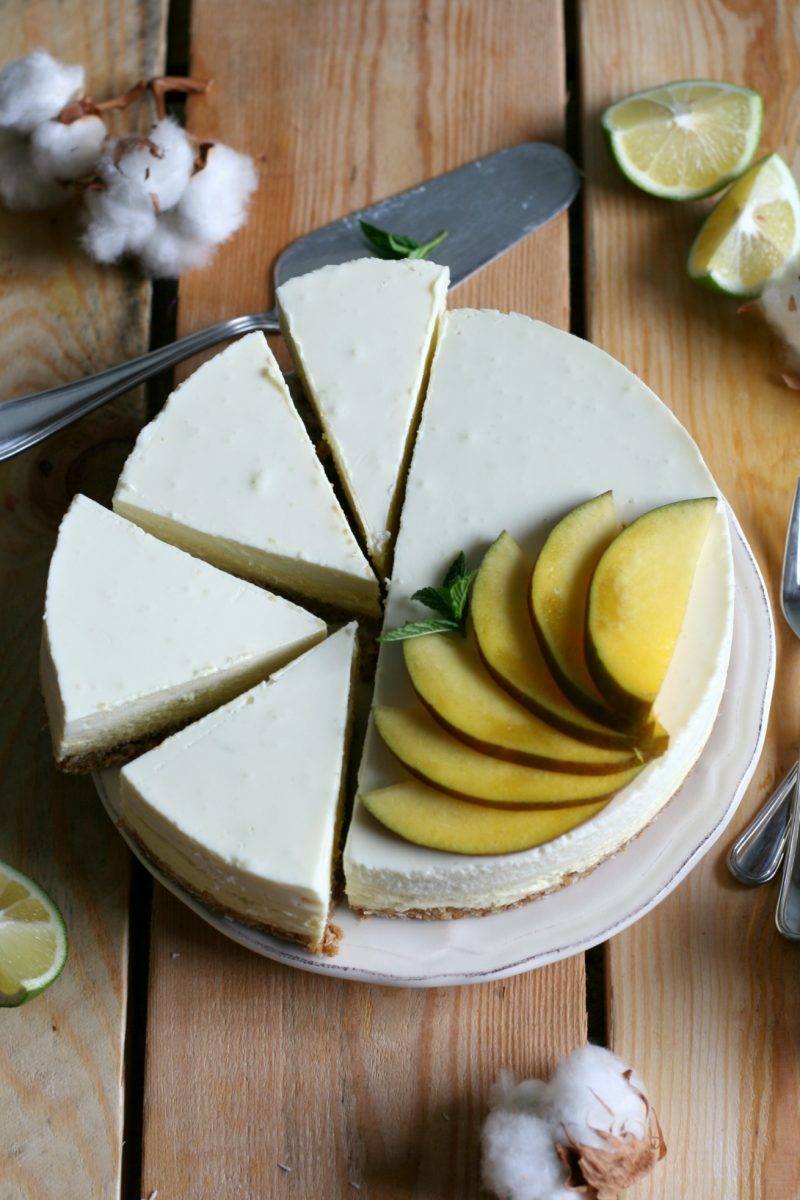 cheesecake-mango-cocco-lime-taglio