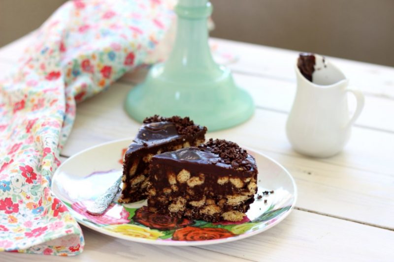 torta-al-cioccolato-e-biscotti-fetta