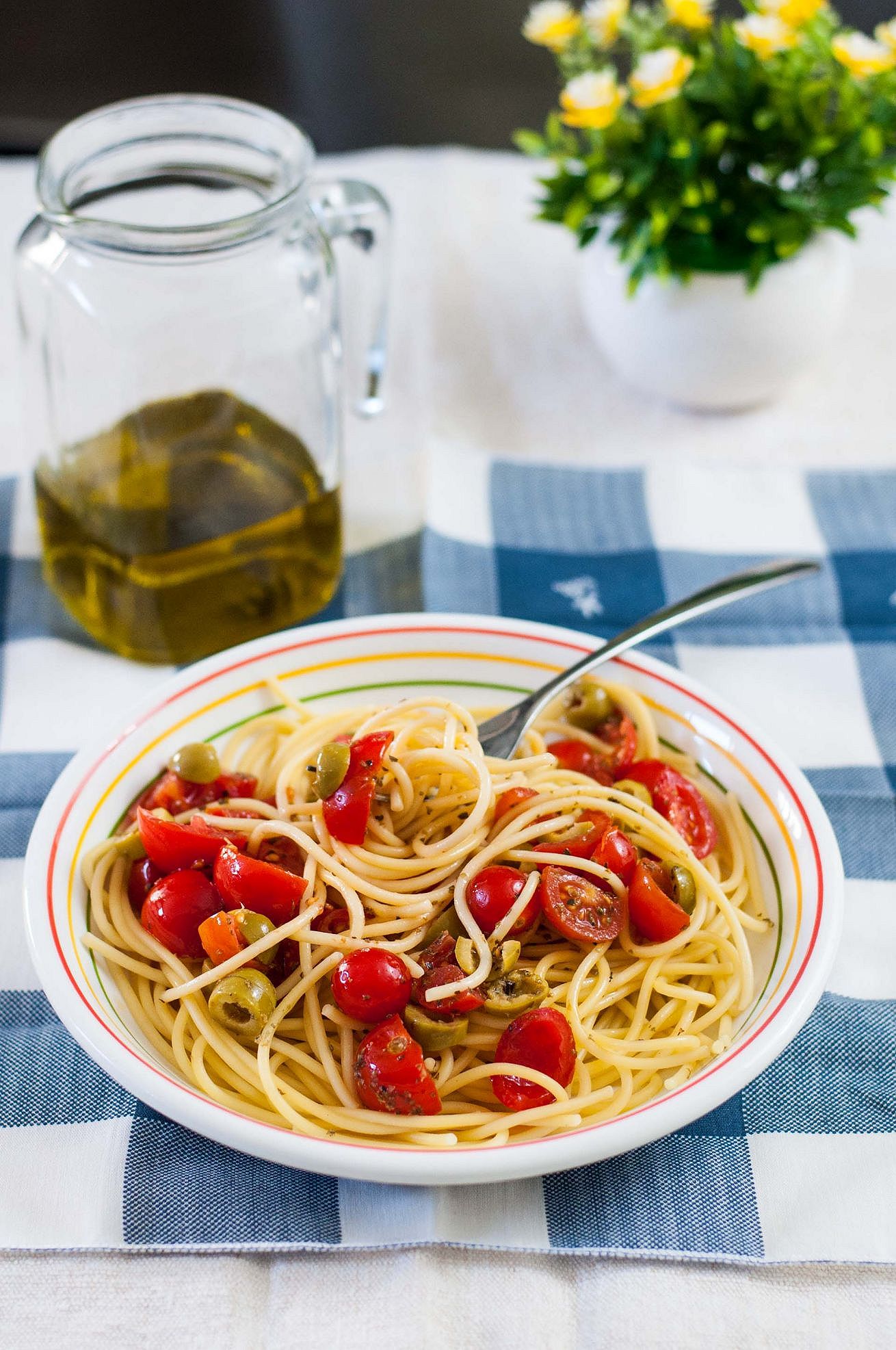 pasta olive e pomodorini olio