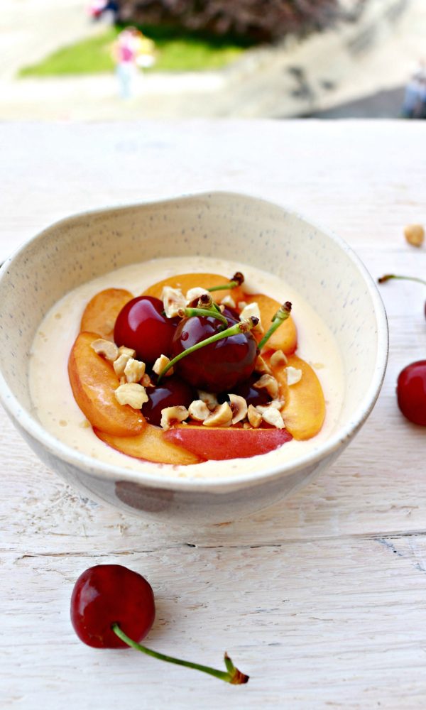 bowl con frutta e ciliegie