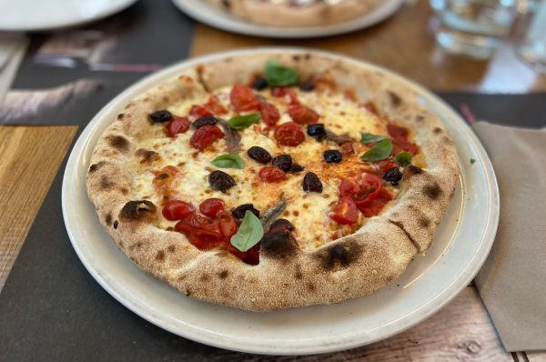 pizza con olive e acciughe