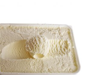 vaschetta di gelato alla vaniglia