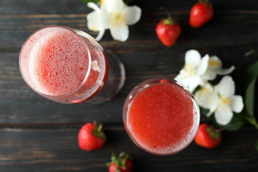 due bicchieri di rossini cocktail