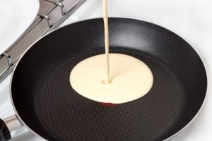 pancake versato in padella