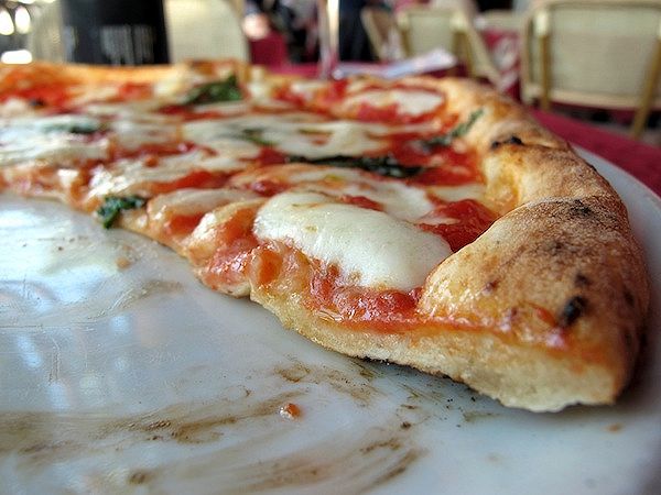 pizza con cornicione di salvo san giorgio al cremano